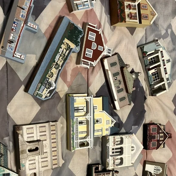 Incredible find. !! 19 pc set of carved n hand crafted wooden. ( most 1/2” wide - Picture 15 of 16